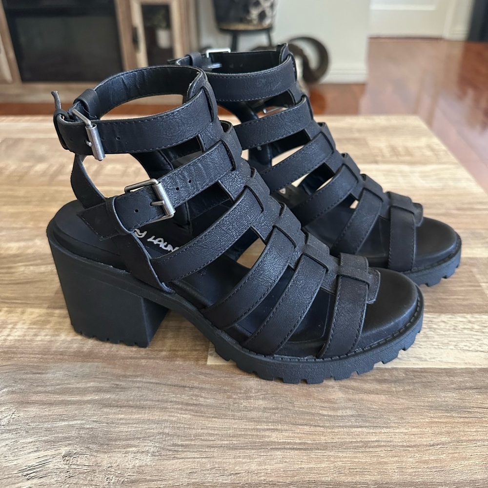 Dirty Laundry- Fun Stuff Sandal- Black Chunky Heel Sandals Sz 6.5